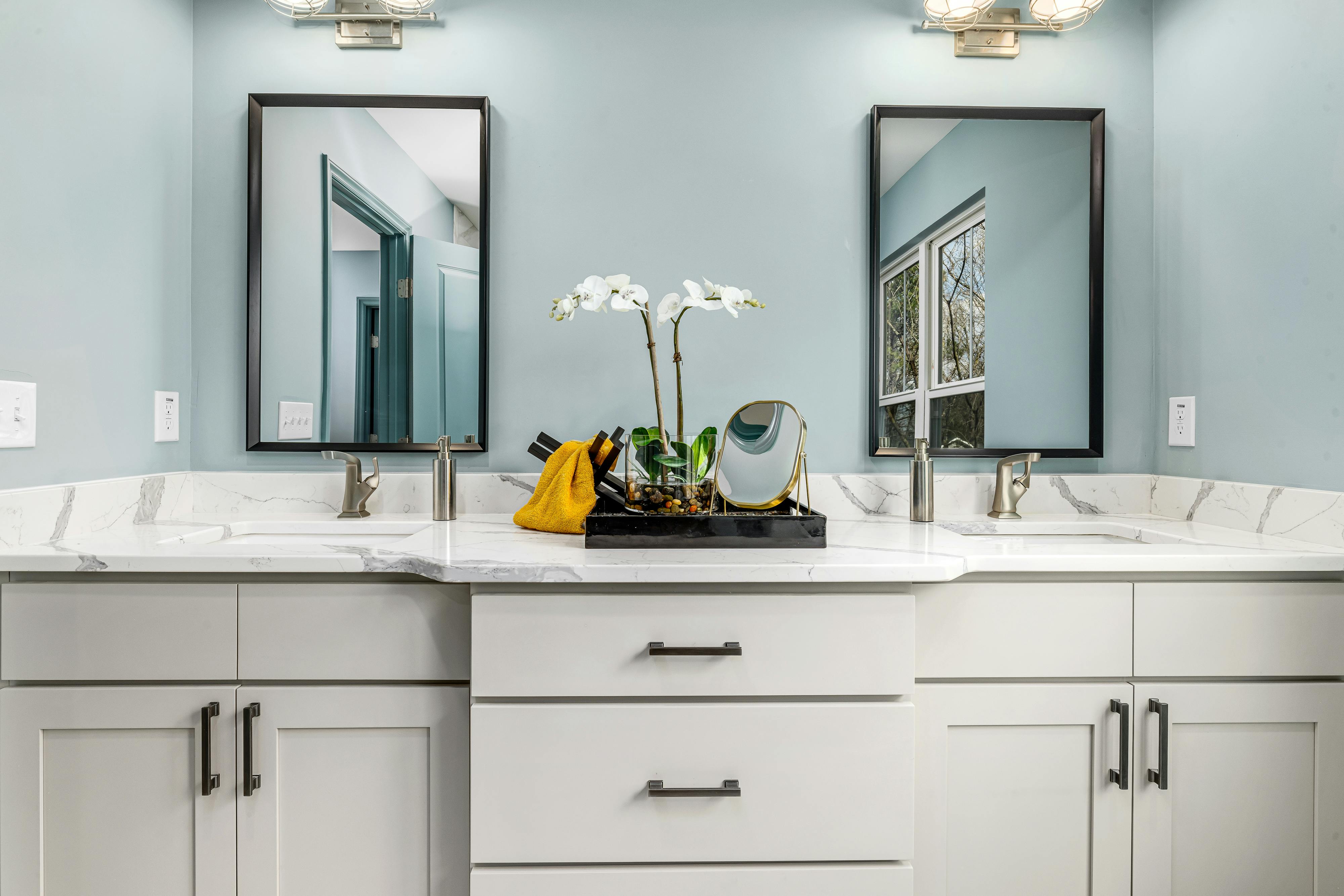 Bathroom cabinet and countertop makeover